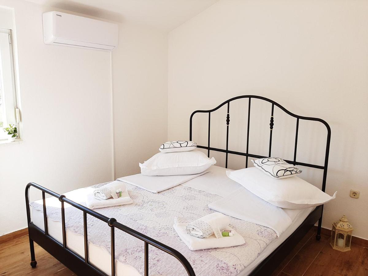 Appartamento Holiday Beach House Grebaštica Esterno foto