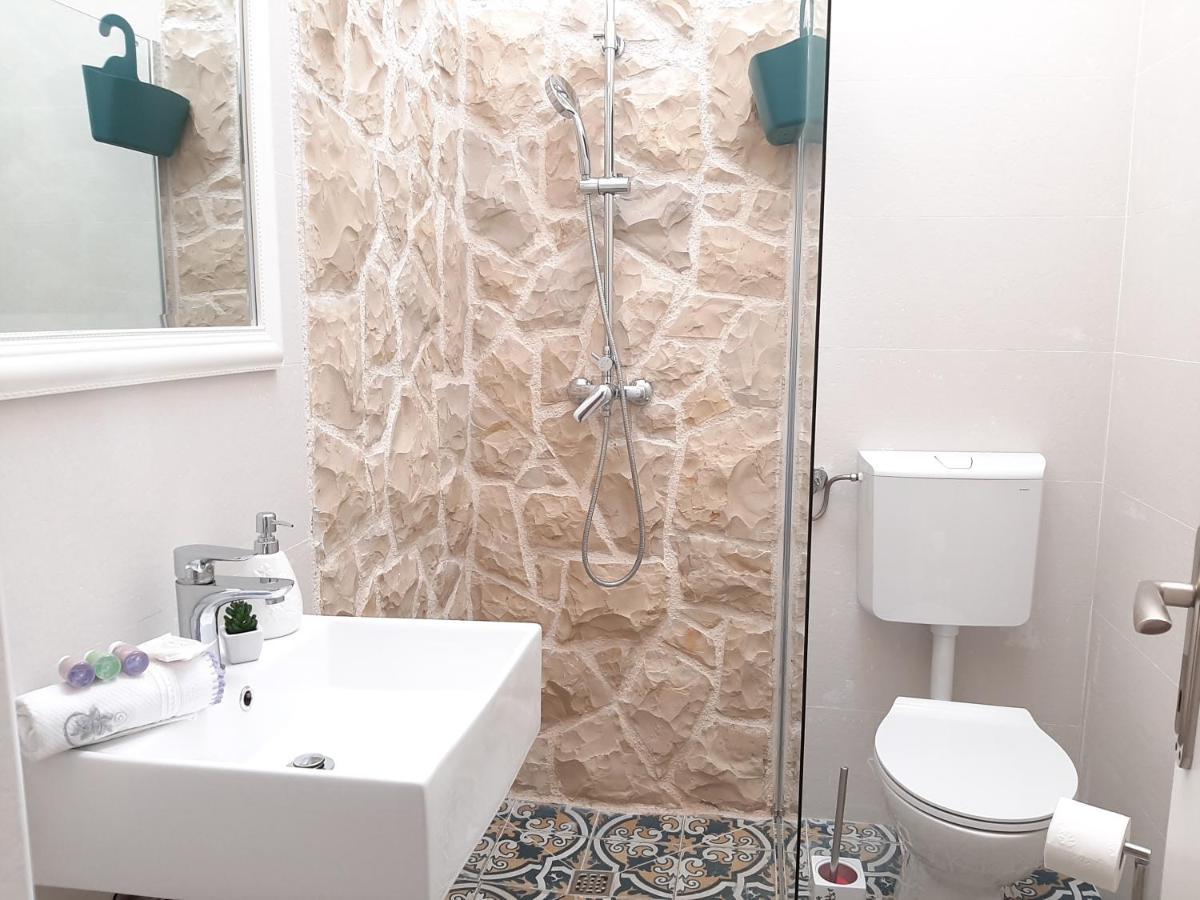 Appartamento Holiday Beach House Grebaštica Esterno foto
