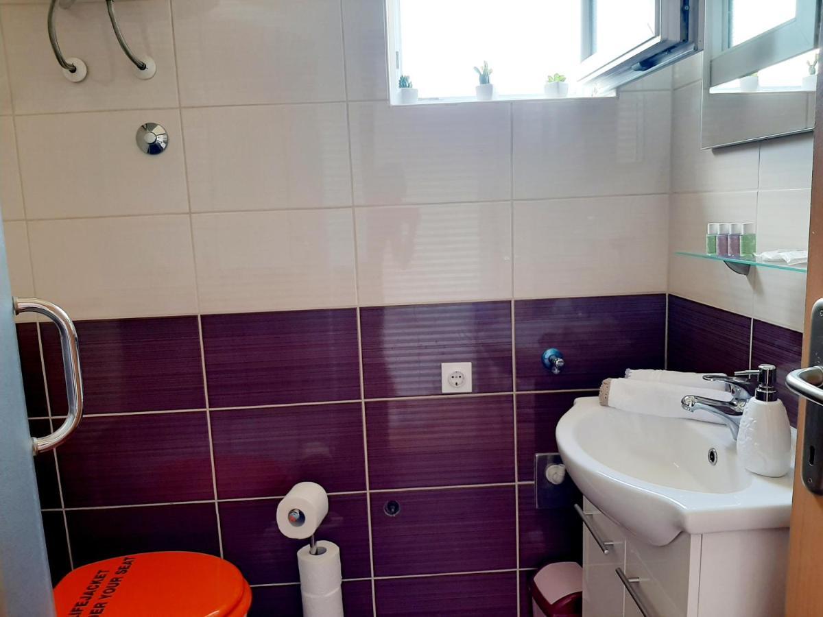 Appartamento Holiday Beach House Grebaštica Esterno foto