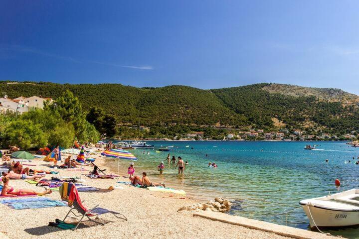 Appartamento Holiday Beach House Grebaštica Esterno foto