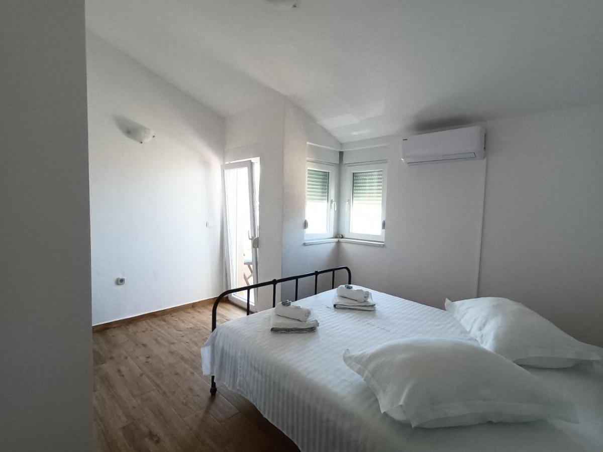 Appartamento Holiday Beach House Grebaštica Esterno foto