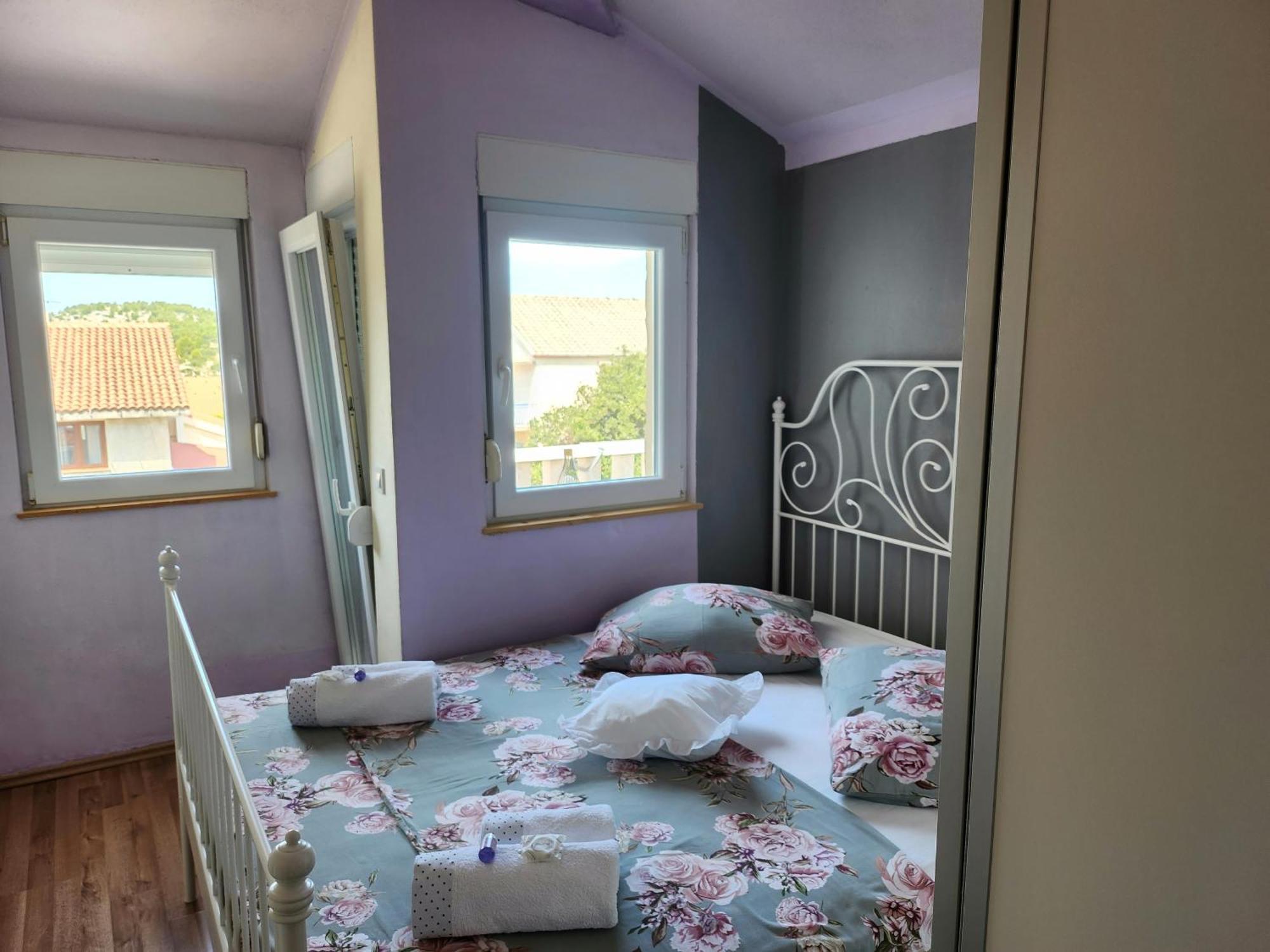 Appartamento Holiday Beach House Grebaštica Esterno foto